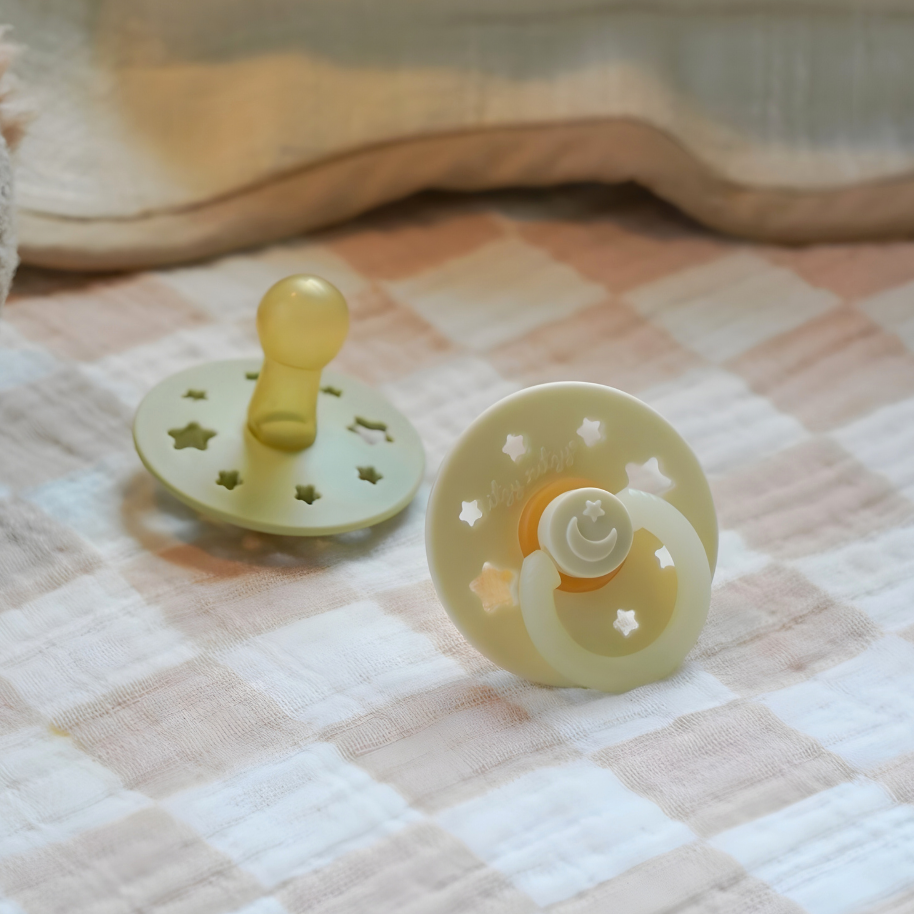 Itzy Soother™ Glow in the Dark Natural Rubber Pacifier - 6-18M - Image 9