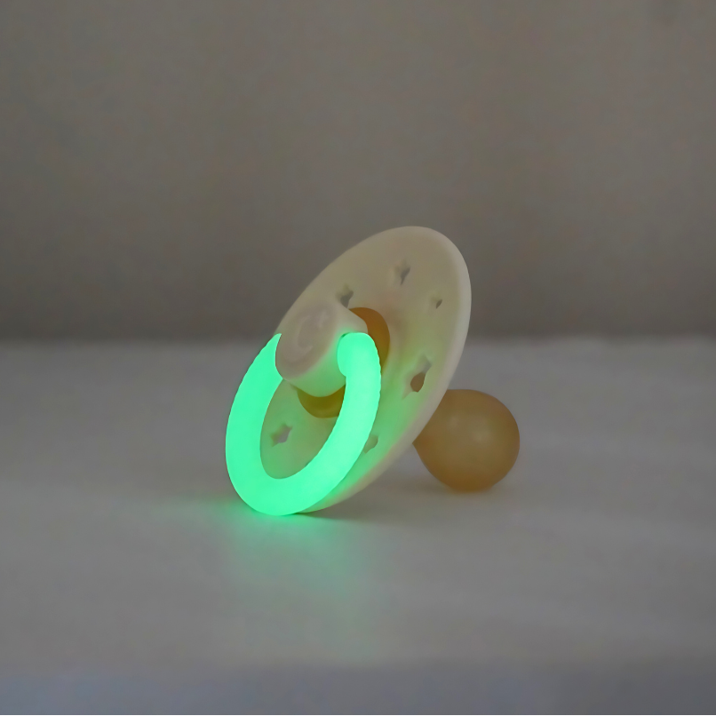 Itzy Soother™ Glow in the Dark Natural Rubber Pacifier - 6-18M - Image 2