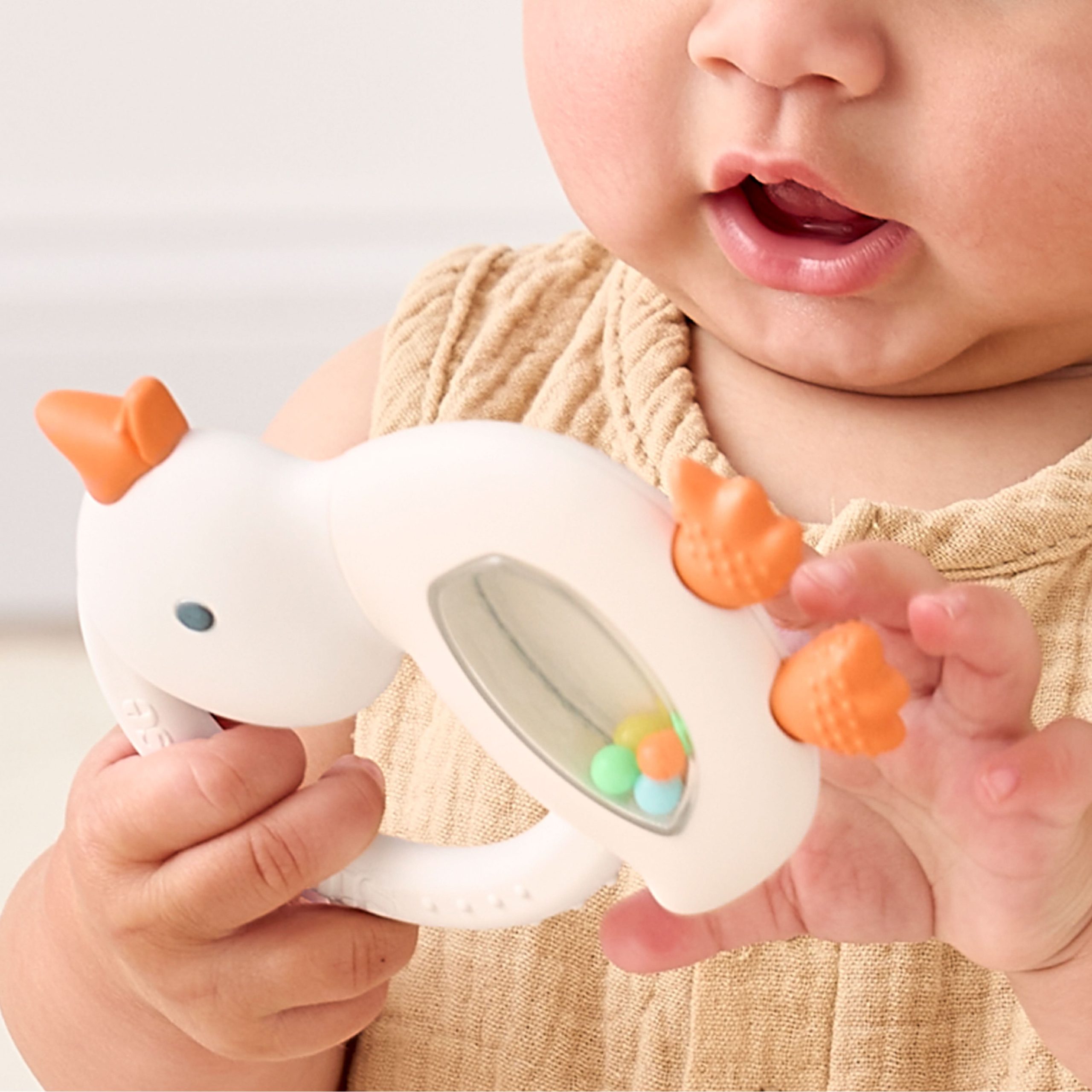 Bitzy Shake™ Rattle and Teether - Image 7