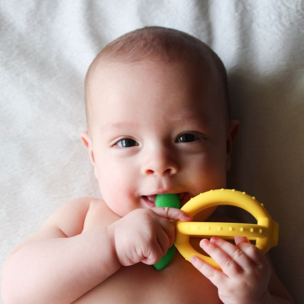 Bitzy Biter™ Teether Ball Lemon - Image 2
